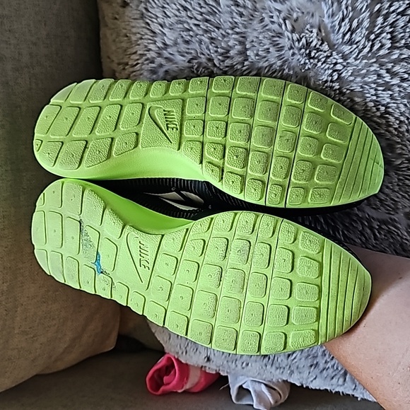 STUNNING NIKE ROSHE RUN - Picture 8 of 10